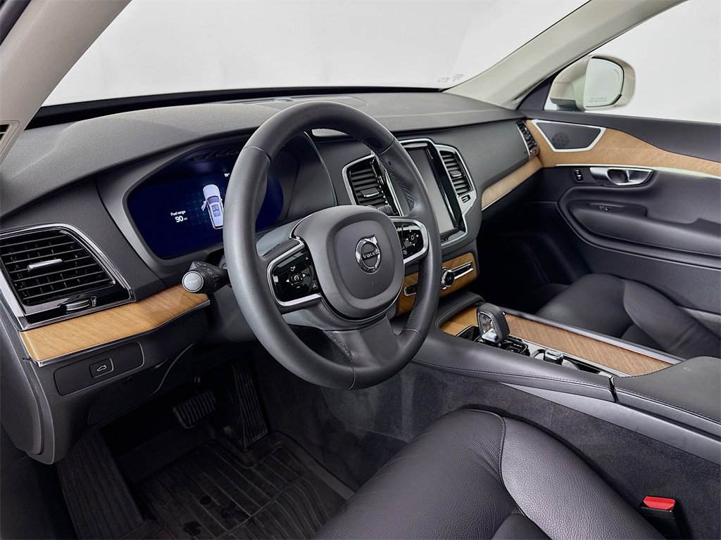 Used 2023 Volvo XC90 B5 Plus w/ Protection Package Premier image 4
