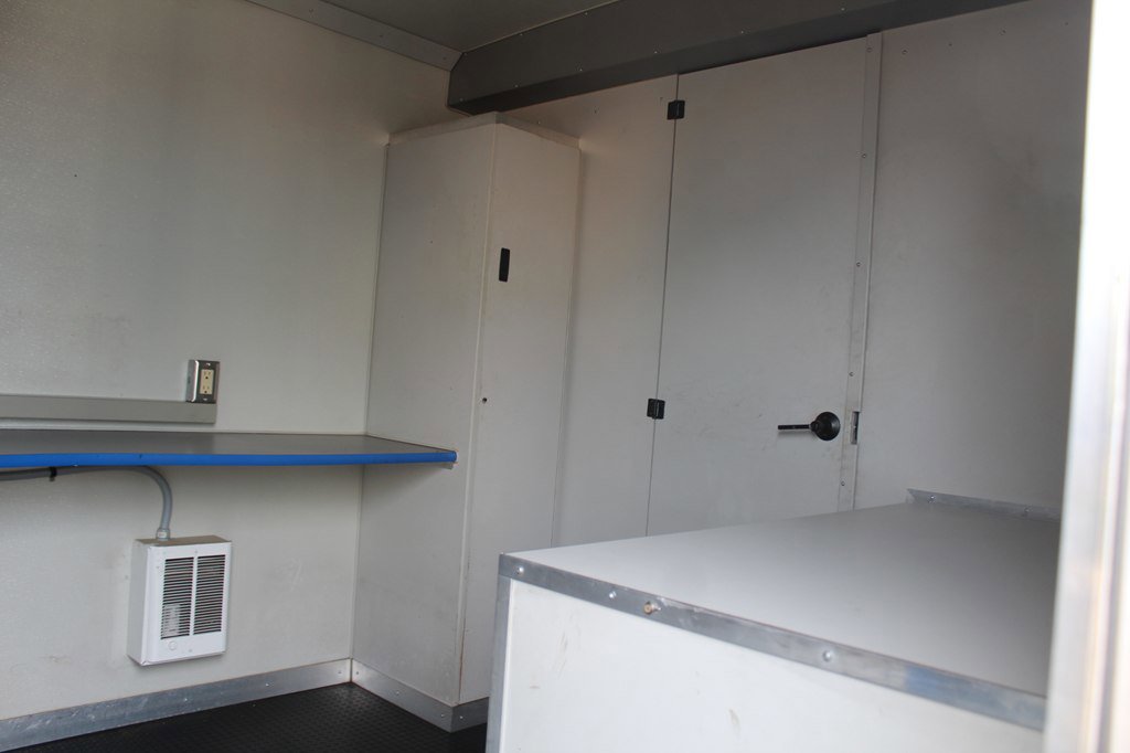 Used 2016 Chevrolet Express 4500 Extended image 32