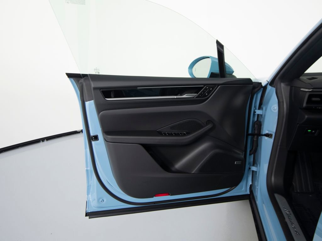 New 2026 Porsche Macan 4 Electric image 19