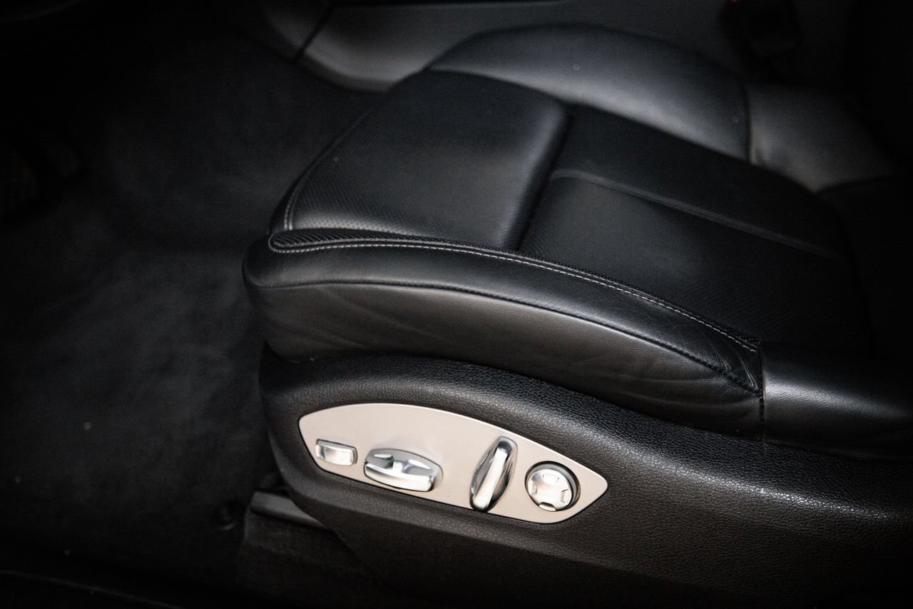 Certified 2023 Porsche Macan AWD/4WD image 14