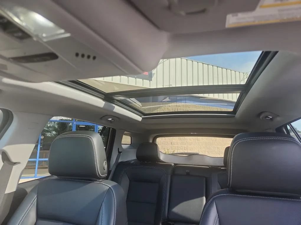 Used 2024 GMC Terrain SLT w/ LPO, Floor Liner Package FWD image 10