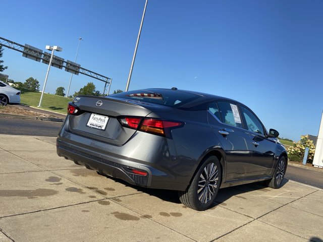 Used 2025 Nissan Altima 2.5 SV FWD image 11