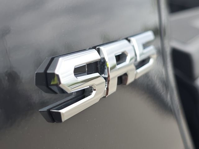 Used 2025 Toyota Tacoma SR5 AWD/4WD image 9