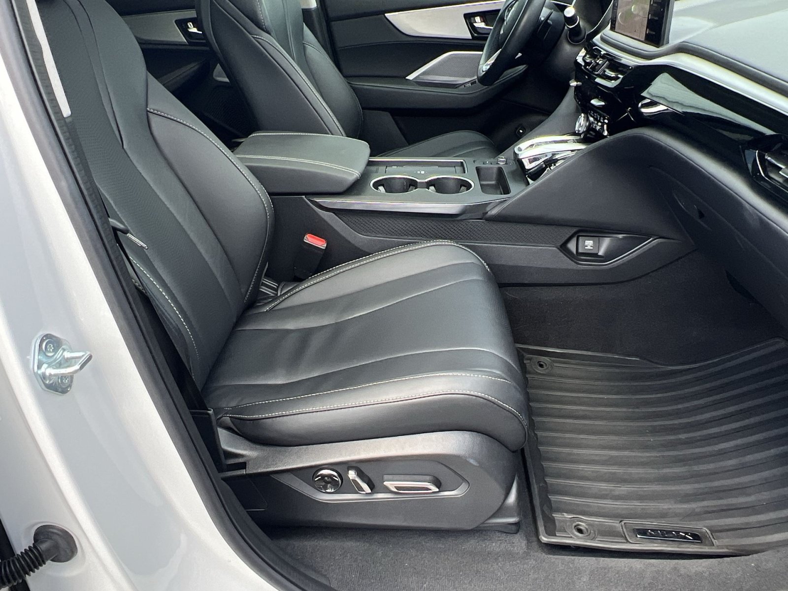 Certified 2025 Acura MDX SH-AWD w/ Technology Package image 26
