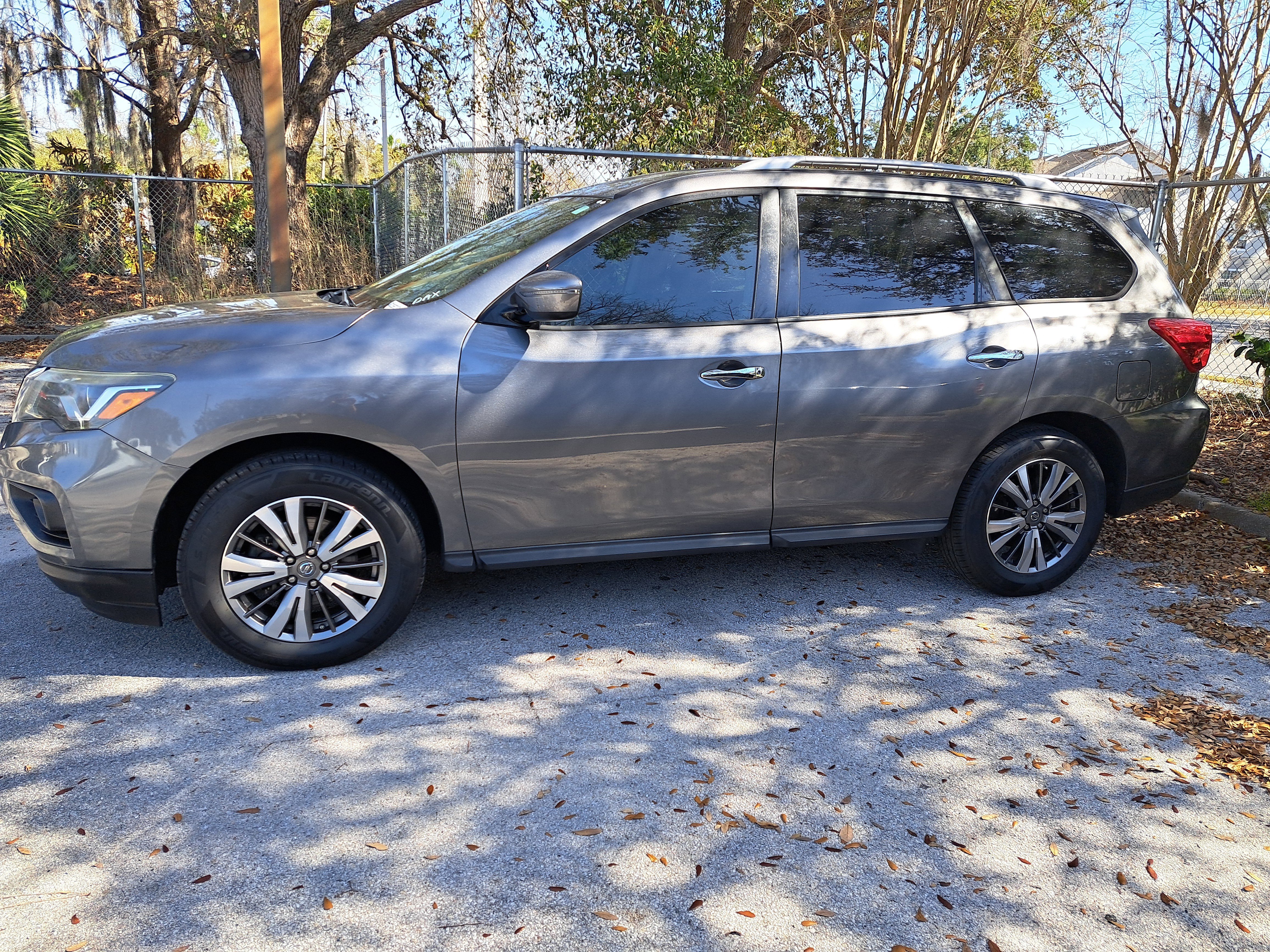 Used 2018 Nissan Pathfinder SV image 4