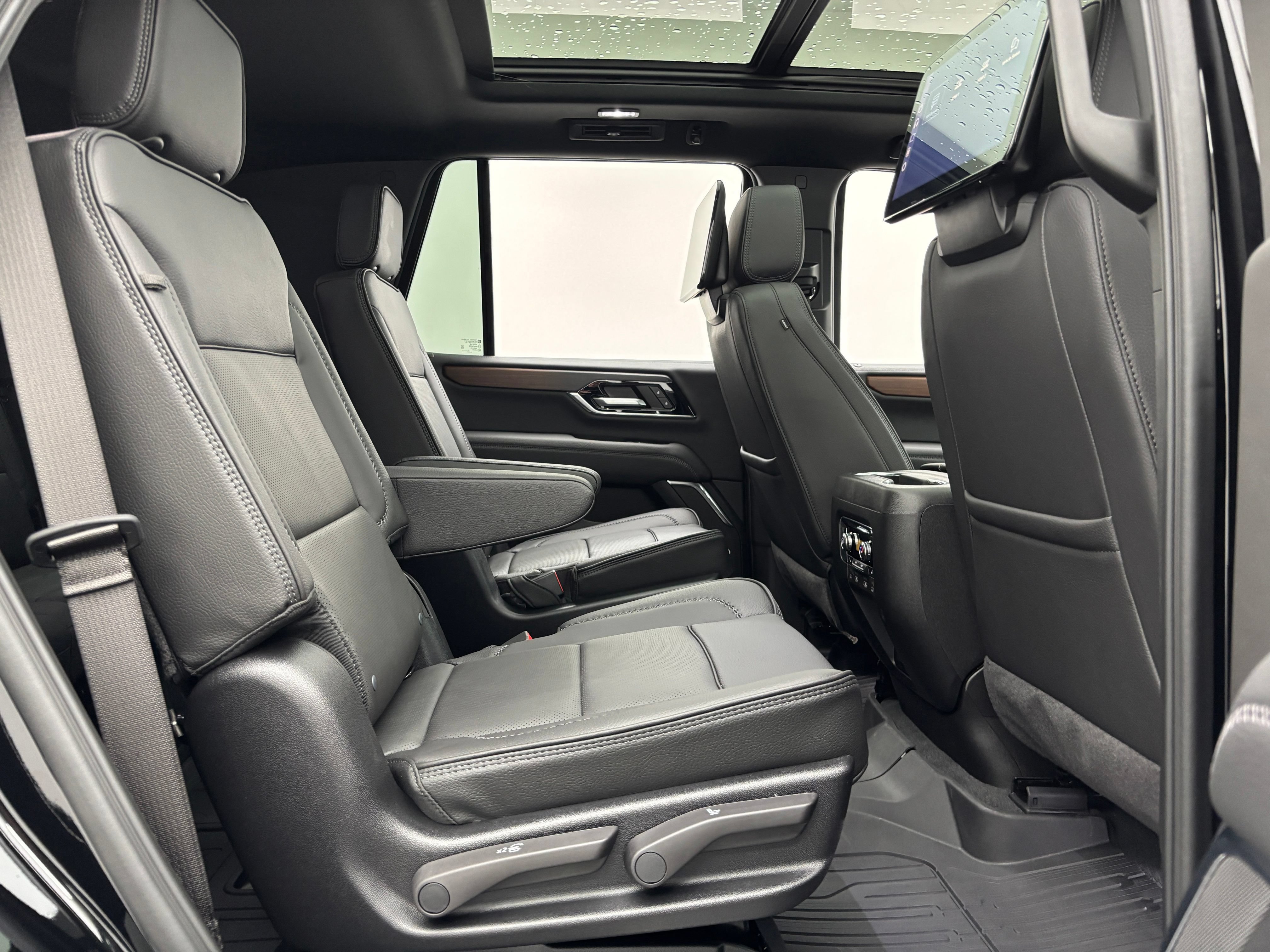 New 2026 GMC Yukon Denali w/ Denali Reserve Package AWD/4WD image 44
