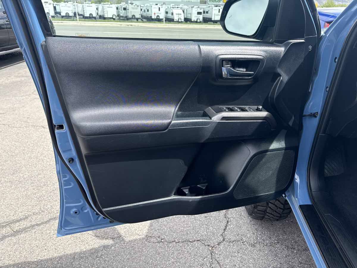 Used 2018 Toyota Tacoma 4x4 Double Cab image 17
