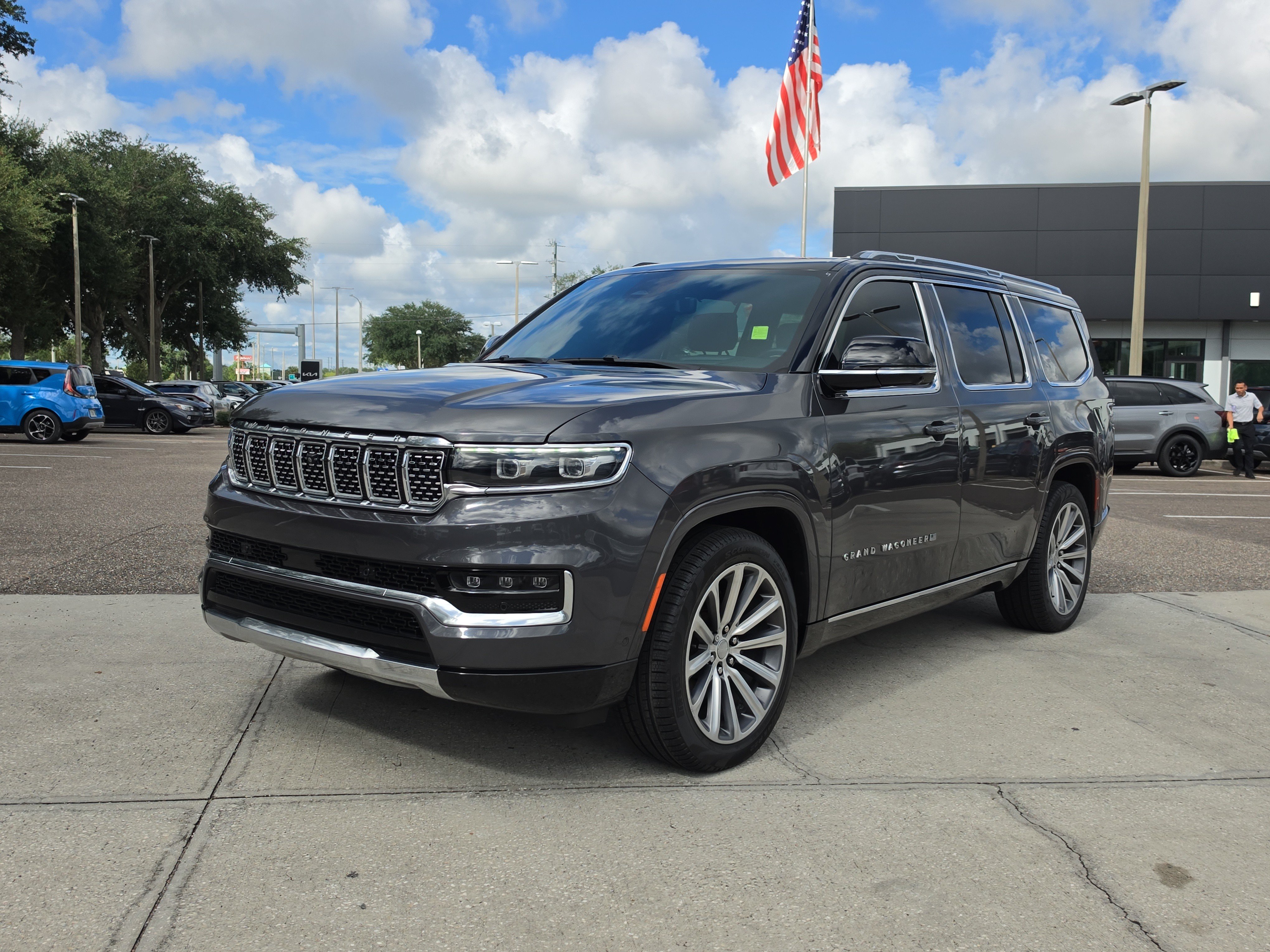 Used 2023 Jeep Grand Wagoneer Series II AWD/4WD image 4