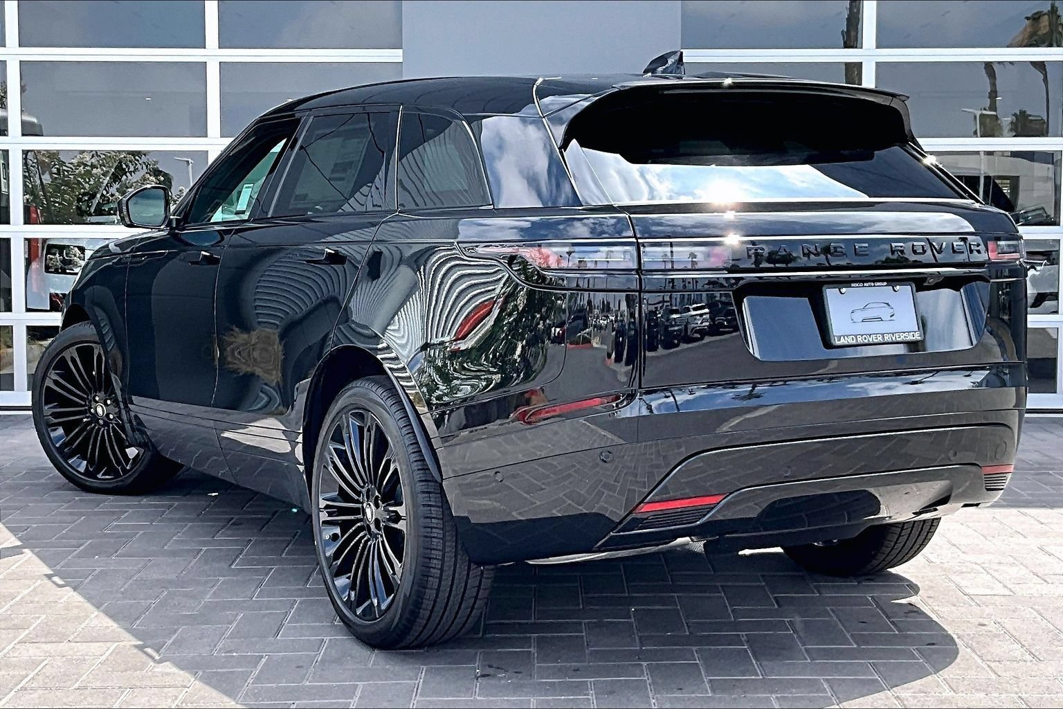 New 2026 Land Rover Range Rover Velar Dynamic SE AWD/4WD image 3