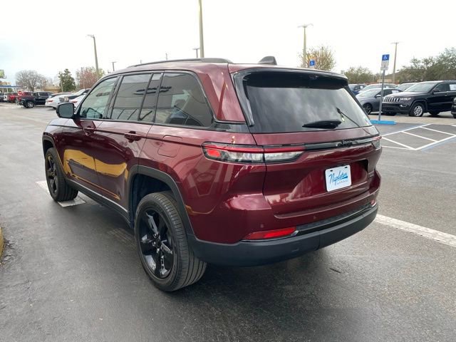 Used 2023 Jeep Grand Cherokee Limited w/ Luxury Tech Group II image 7