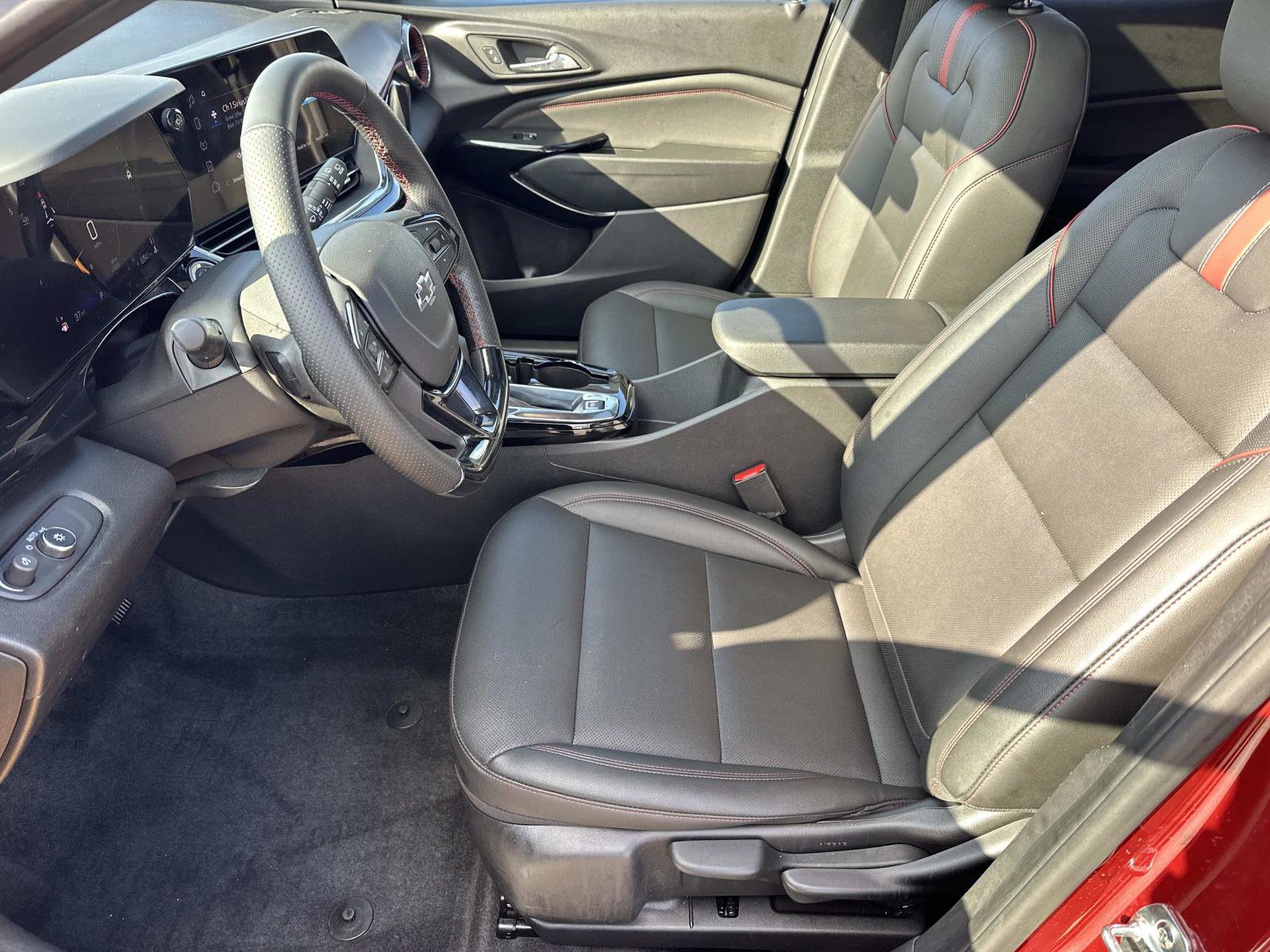 Certified 2025 Chevrolet Trax RS w/ Sunroof Package image 18