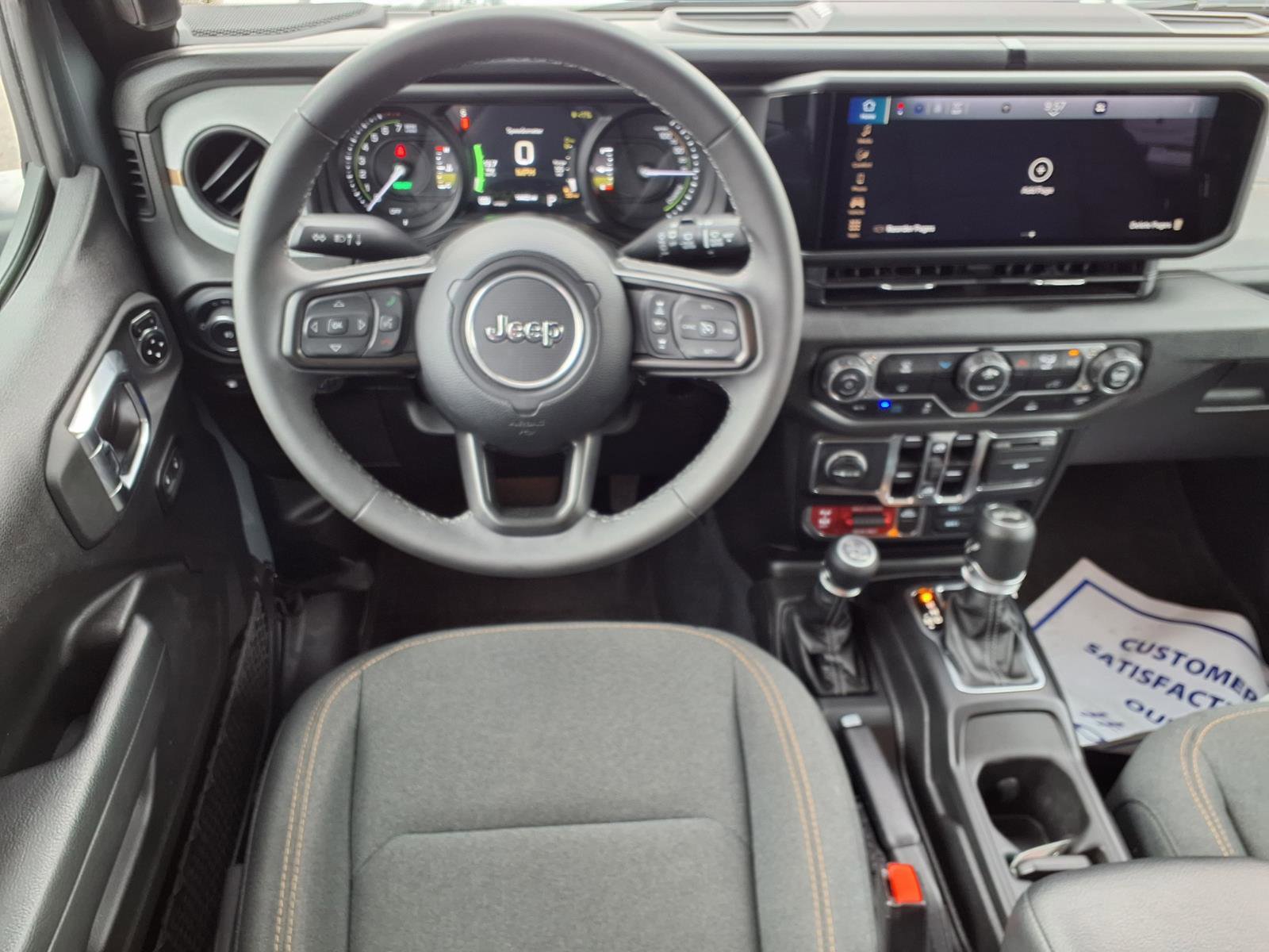 Used 2025 Jeep Wrangler Willys AWD/4WD image 3