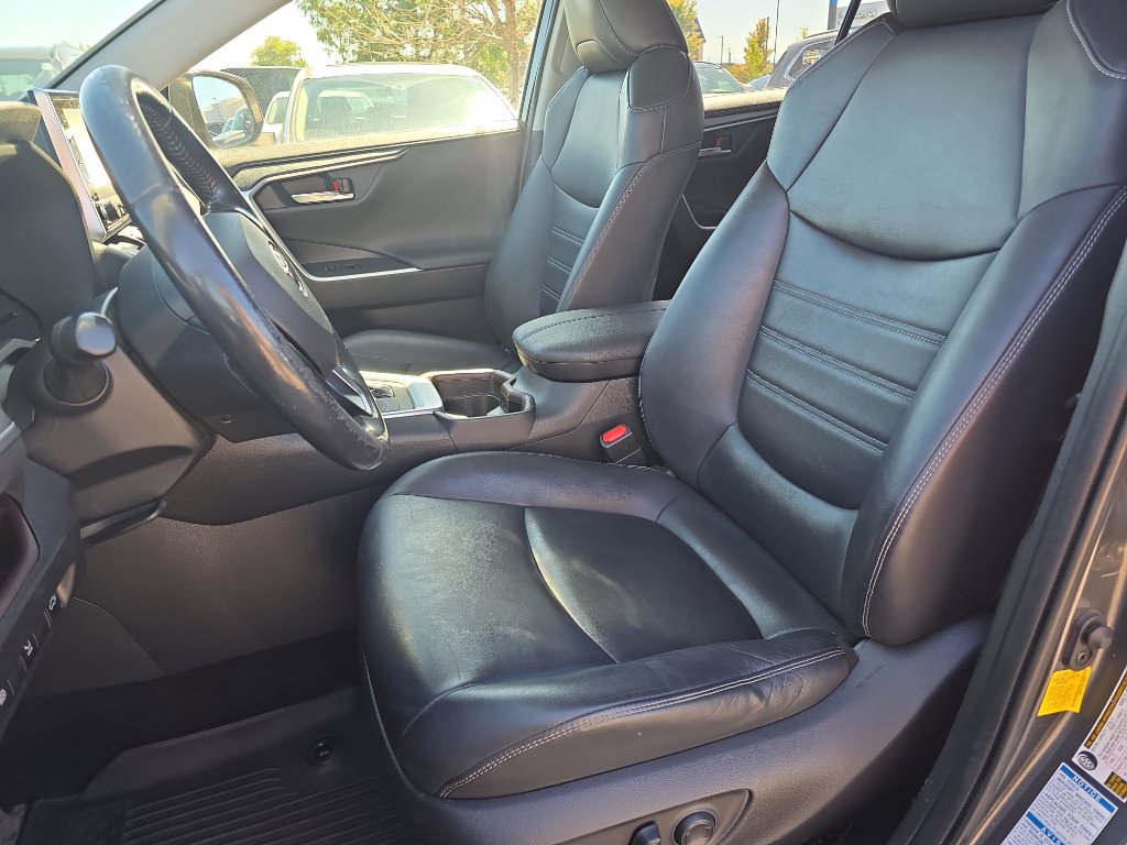 Used 2019 Toyota RAV4 Limited image 14
