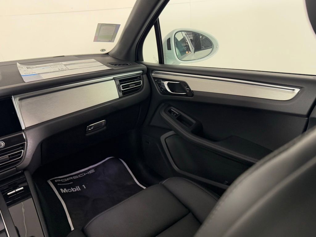 New 2026 Porsche Macan image 24