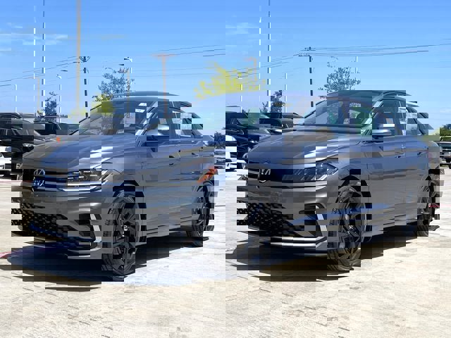 New 2025 Volkswagen Jetta SE image 3