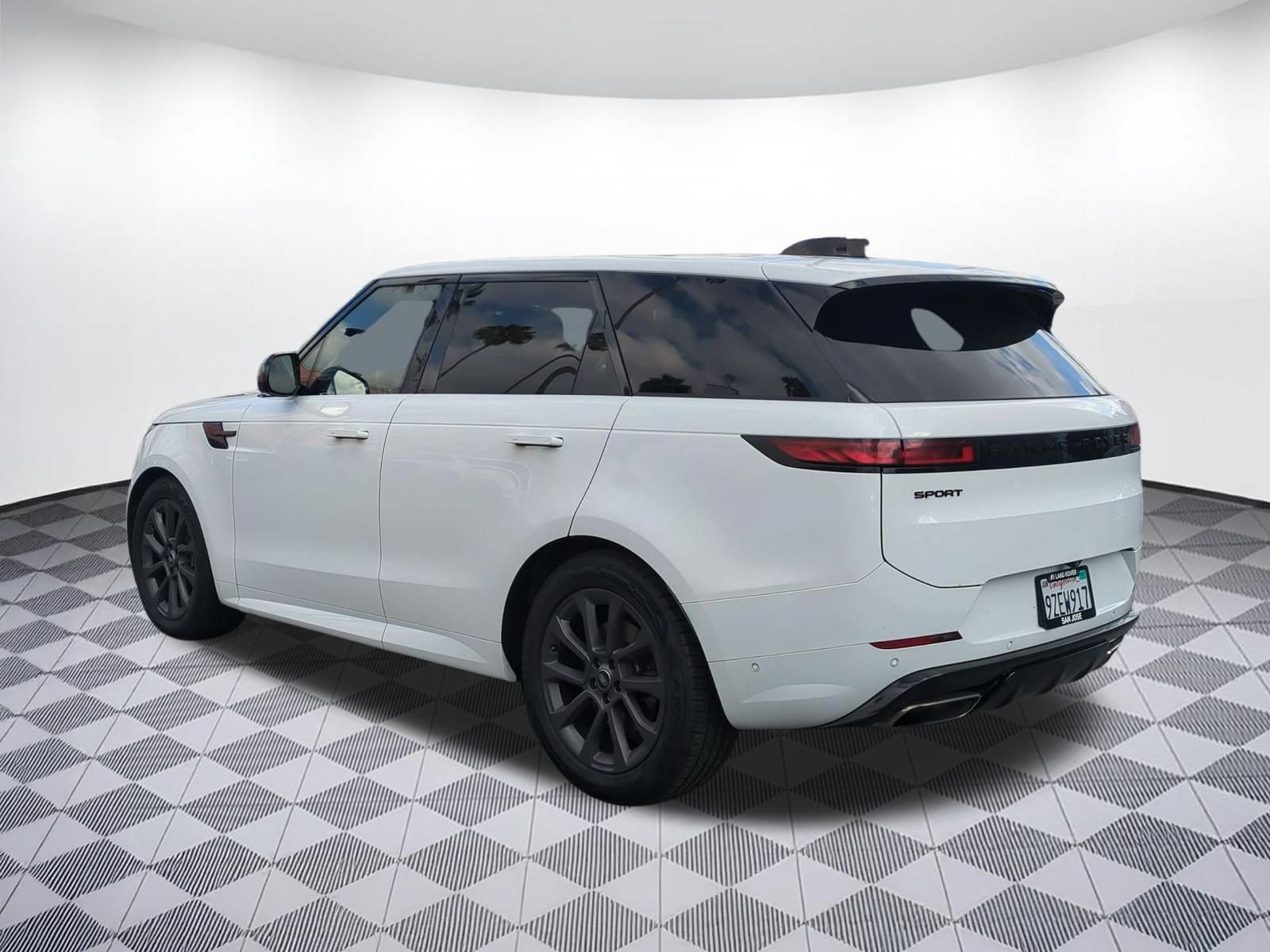 Used 2024 Land Rover Range Rover Sport Dynamic SE AWD/4WD image 3