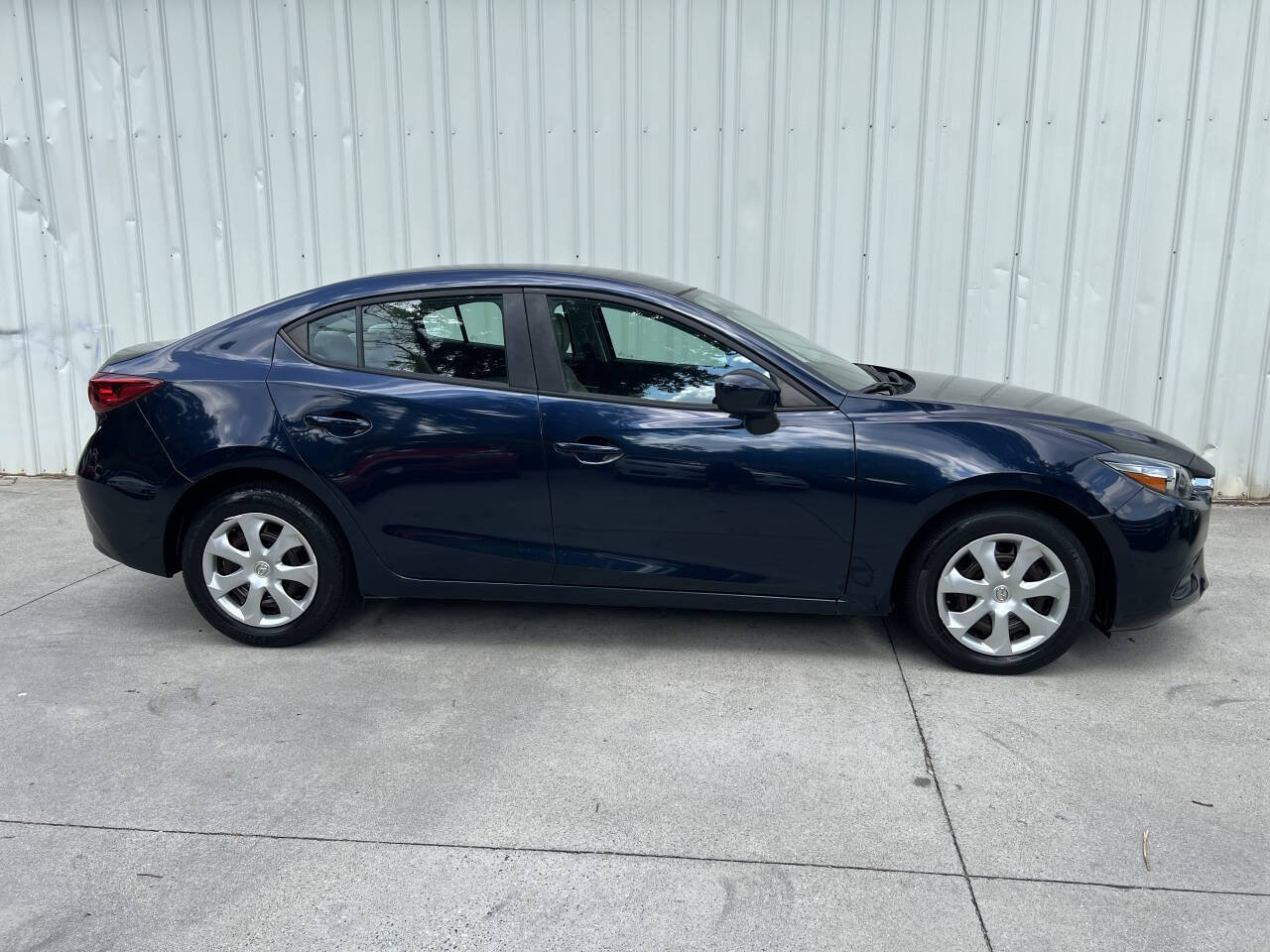 Used 2017 MAZDA MAZDA3 Sport FWD image 2