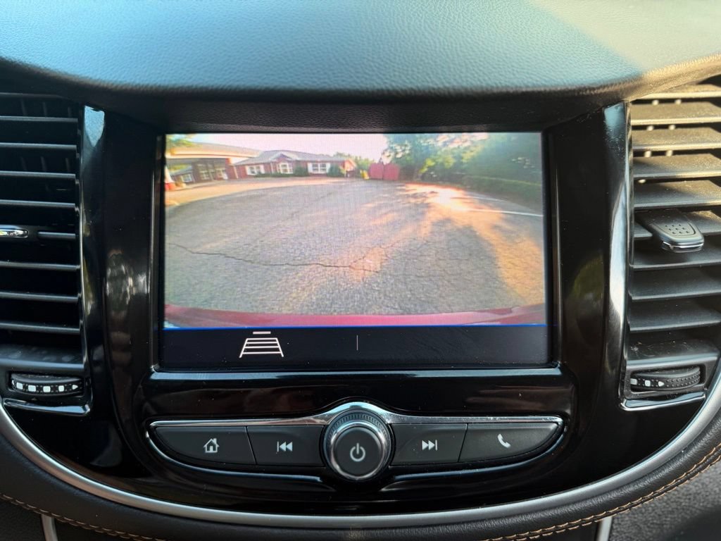 Used 2022 Chevrolet Trax LT w/ LT Convenience Package FWD image 26
