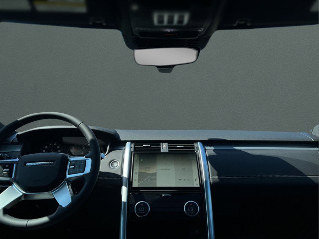New 2025 Land Rover Discovery Dynamic SE image 21