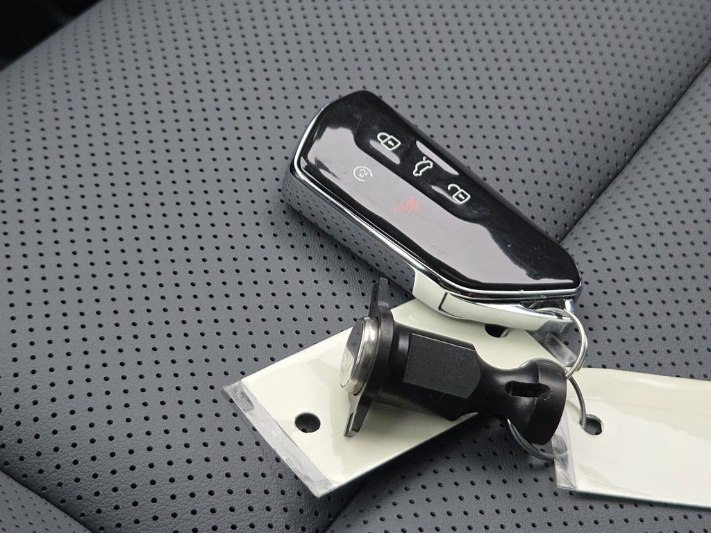 New 2026 Volkswagen Tiguan SE R-Line image 15