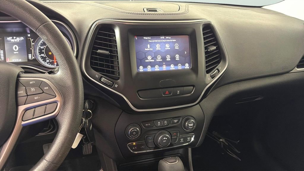Used 2021 Jeep Cherokee Latitude FWD image 20