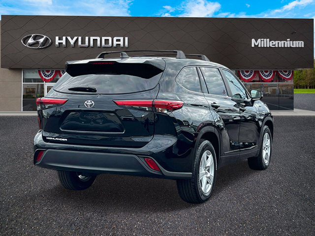 Used 2023 Toyota Highlander L FWD image 5