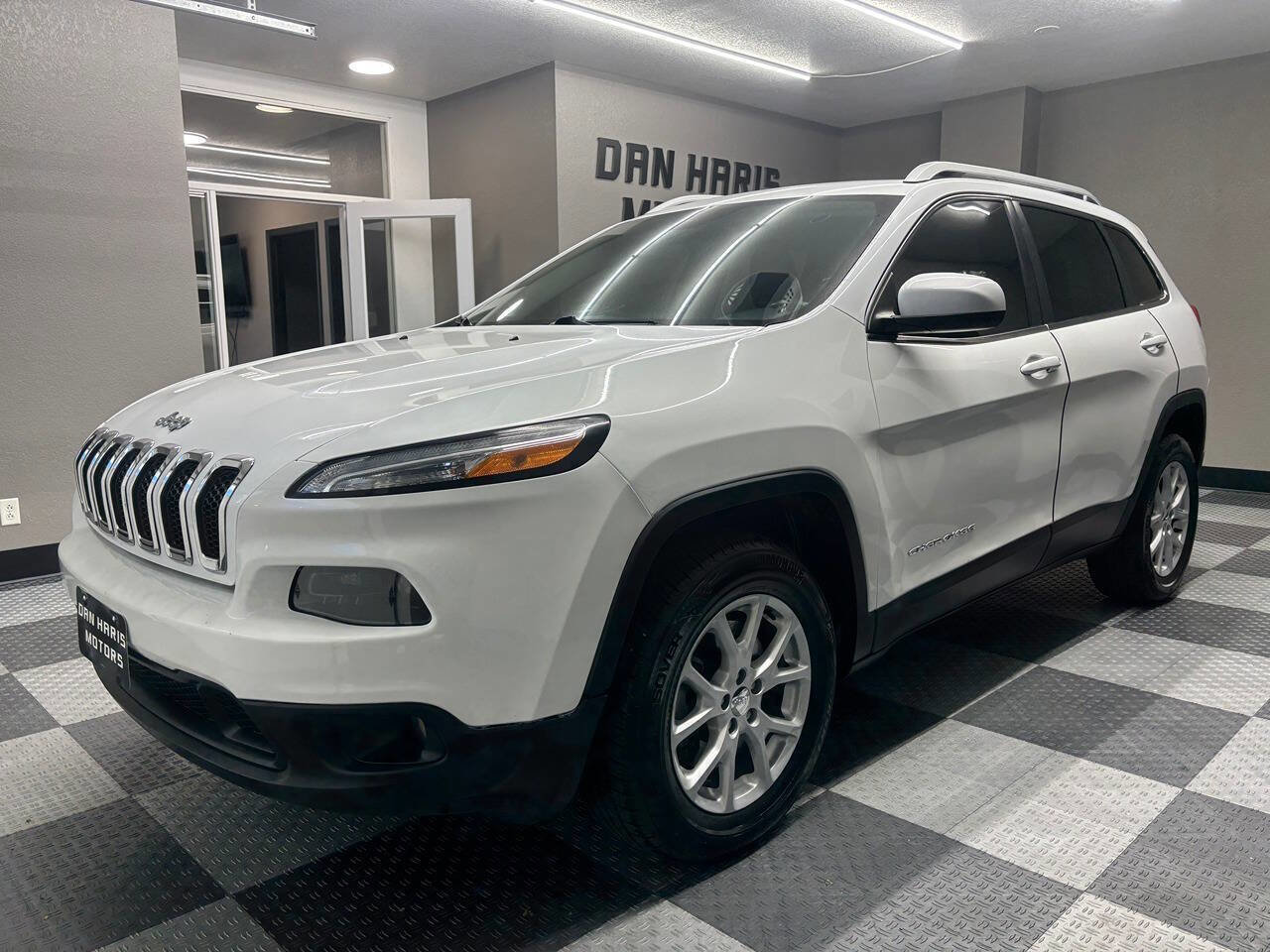 Used 2014 Jeep Cherokee Latitude AWD/4WD image 2
