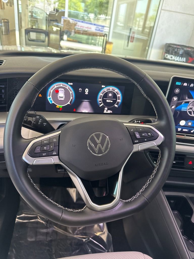 Certified 2025 Volkswagen Tiguan SE FWD image 13