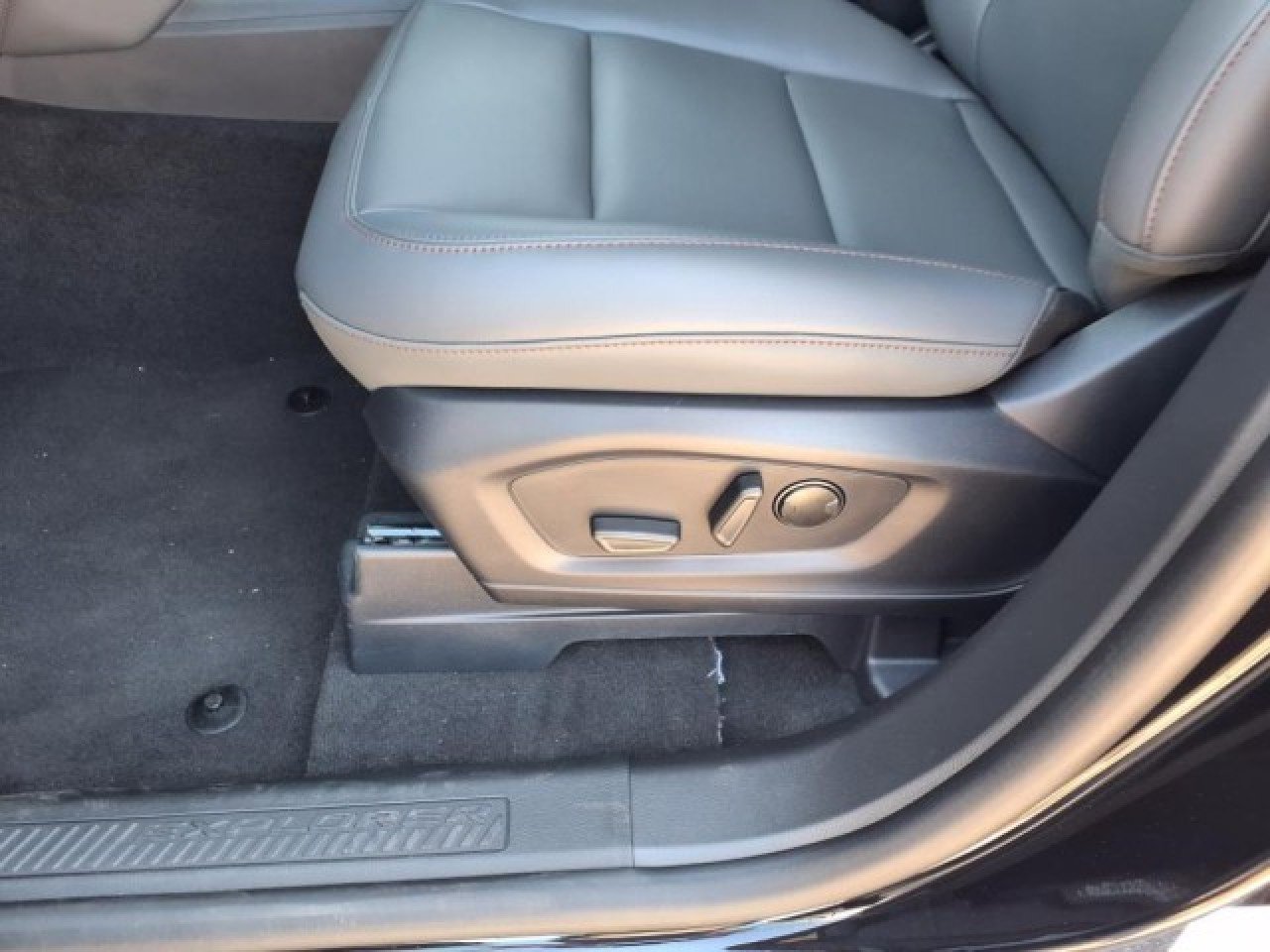 New 2025 Ford Explorer Active w/ Active Comfort Package image 7