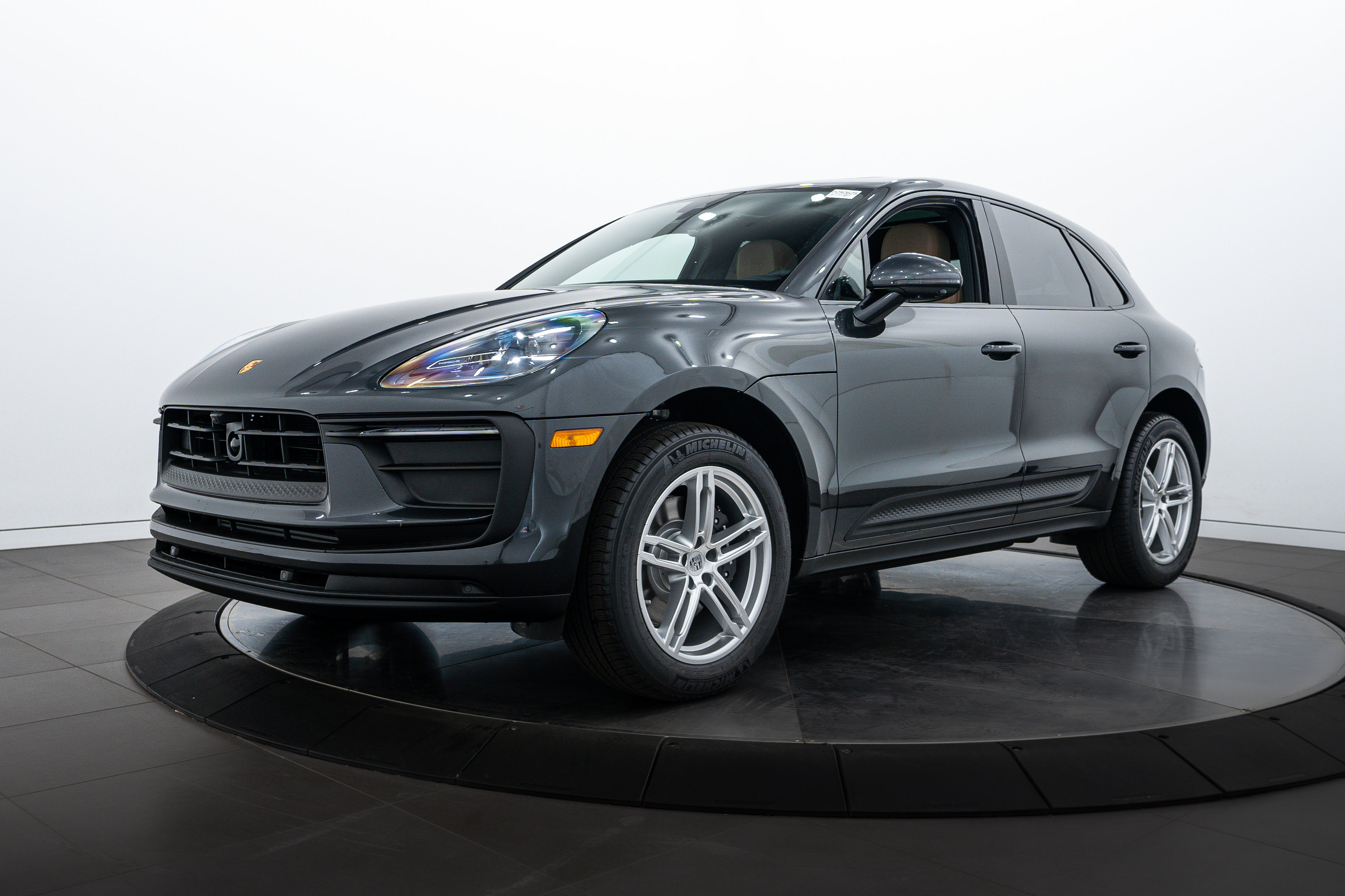New 2025 Porsche Macan image 1