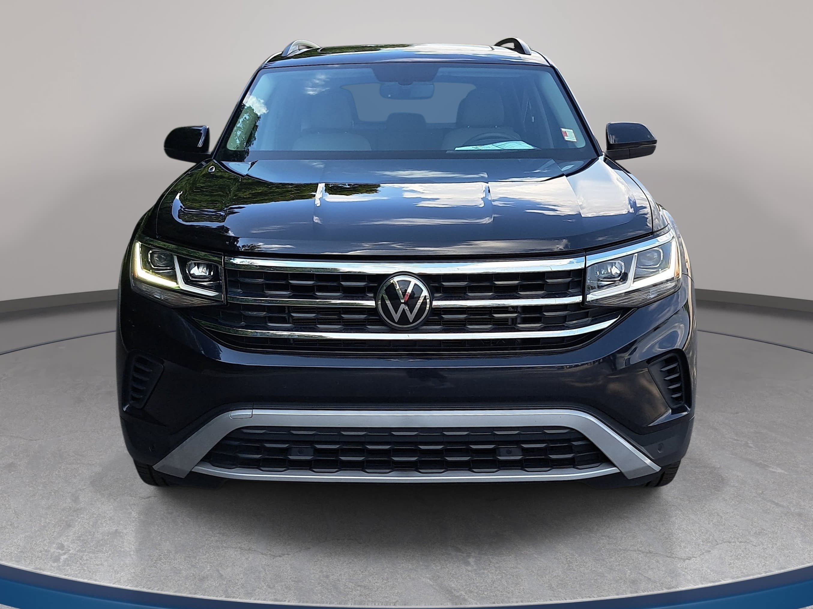 Used 2023 Volkswagen Atlas SE w/ Panoramic Sunroof Package FWD image 2