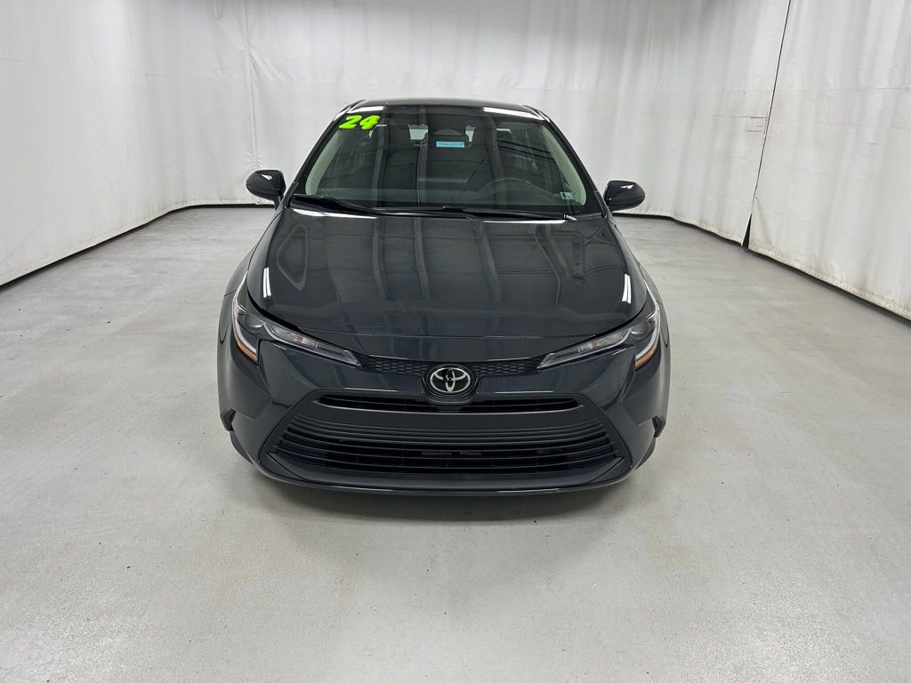 Used 2024 Toyota Corolla LE FWD image 3