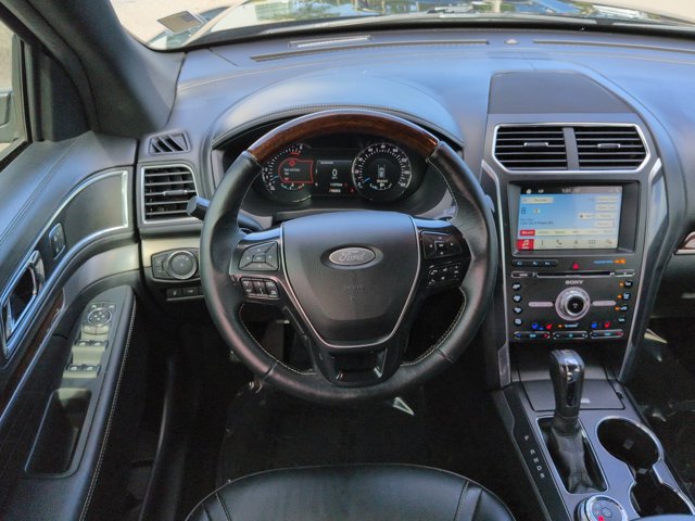 Used 2018 Ford Explorer Platinum AWD/4WD image 18