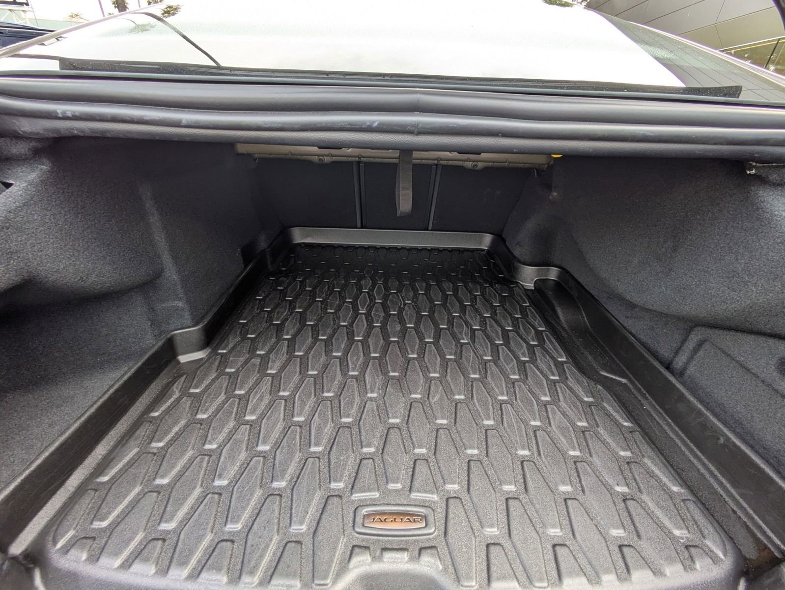 Used 2024 Jaguar XF R-Dynamic SE image 28