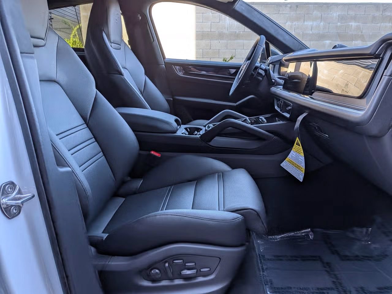 Certified 2025 Porsche Cayenne S AWD/4WD image 26