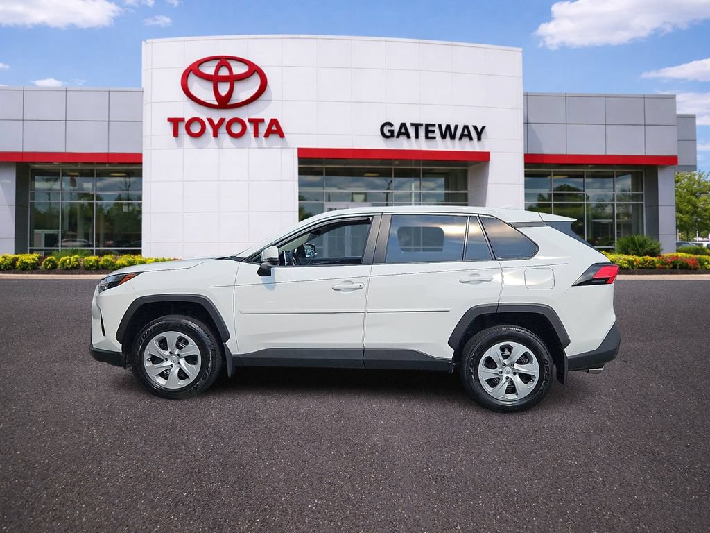 Used 2024 Toyota RAV4 LE AWD/4WD image 7