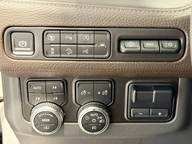 Used 2024 GMC Yukon XL Denali w/ Denali Reserve Package AWD/4WD image 9