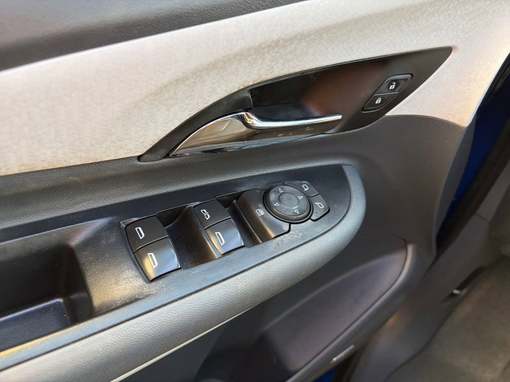 Used 2018 Chevrolet Bolt Premier w/ Driver Confidence II Package image 11