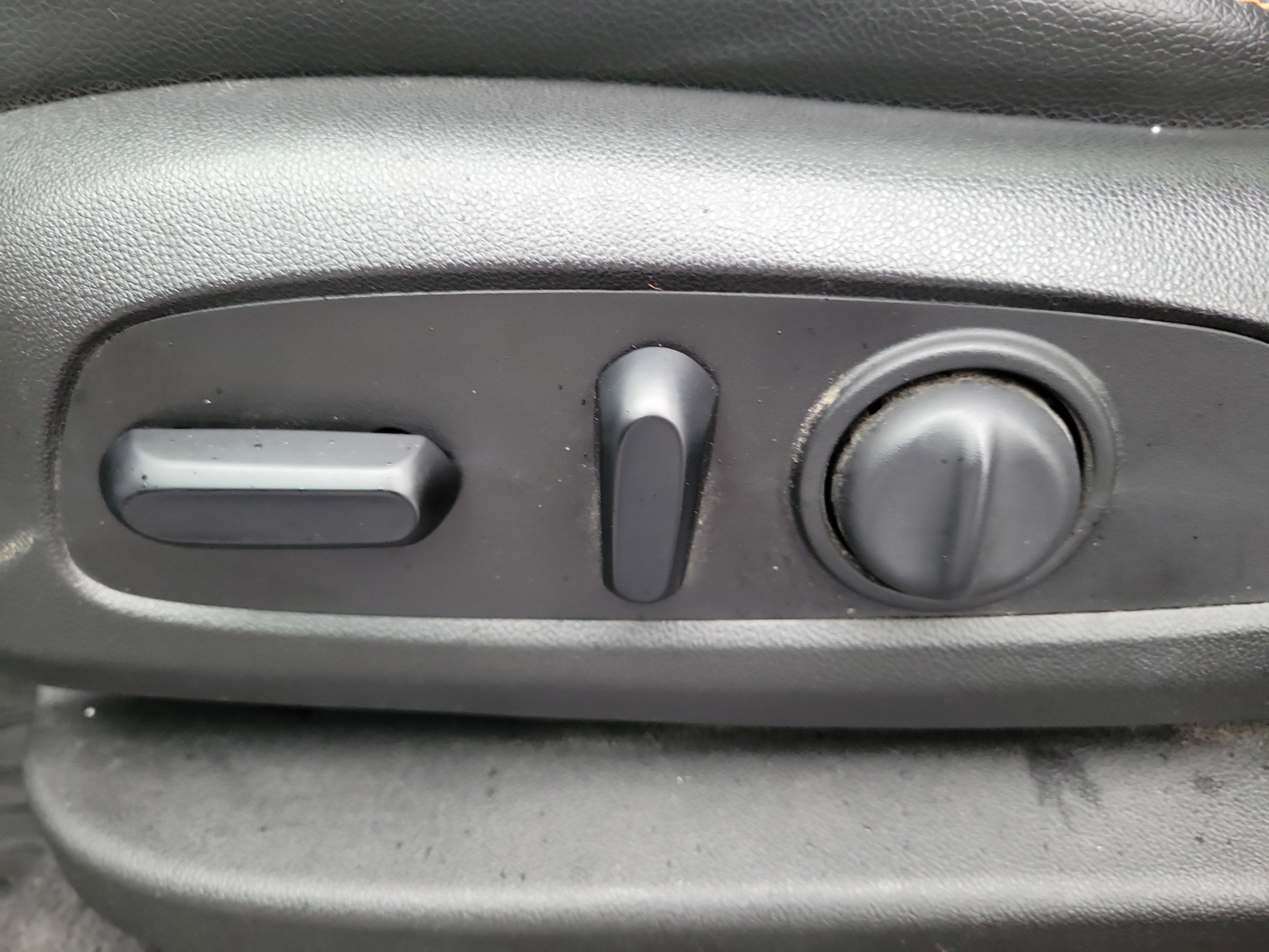 Used 2020 Chevrolet Equinox LT w/ Sport Edition image 23