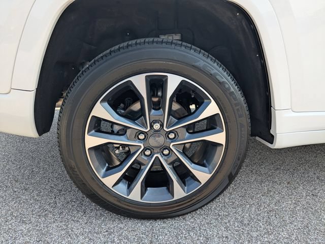 Used 2025 Jeep Grand Cherokee Overland AWD/4WD image 12