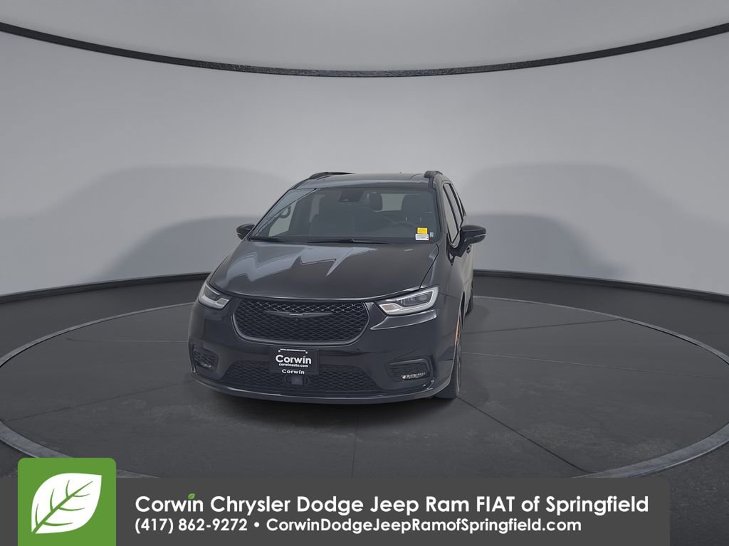 Used 2025 Chrysler Pacifica Limited FWD image 7