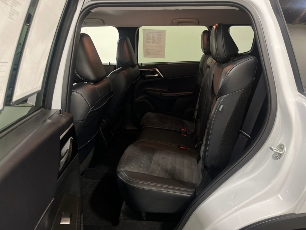 Used 2024 Mitsubishi Outlander SE image 47