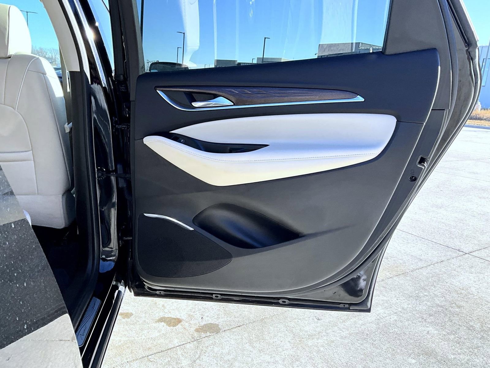 Used 2023 Buick Enclave Avenir w/ Avenir Technology Package image 23