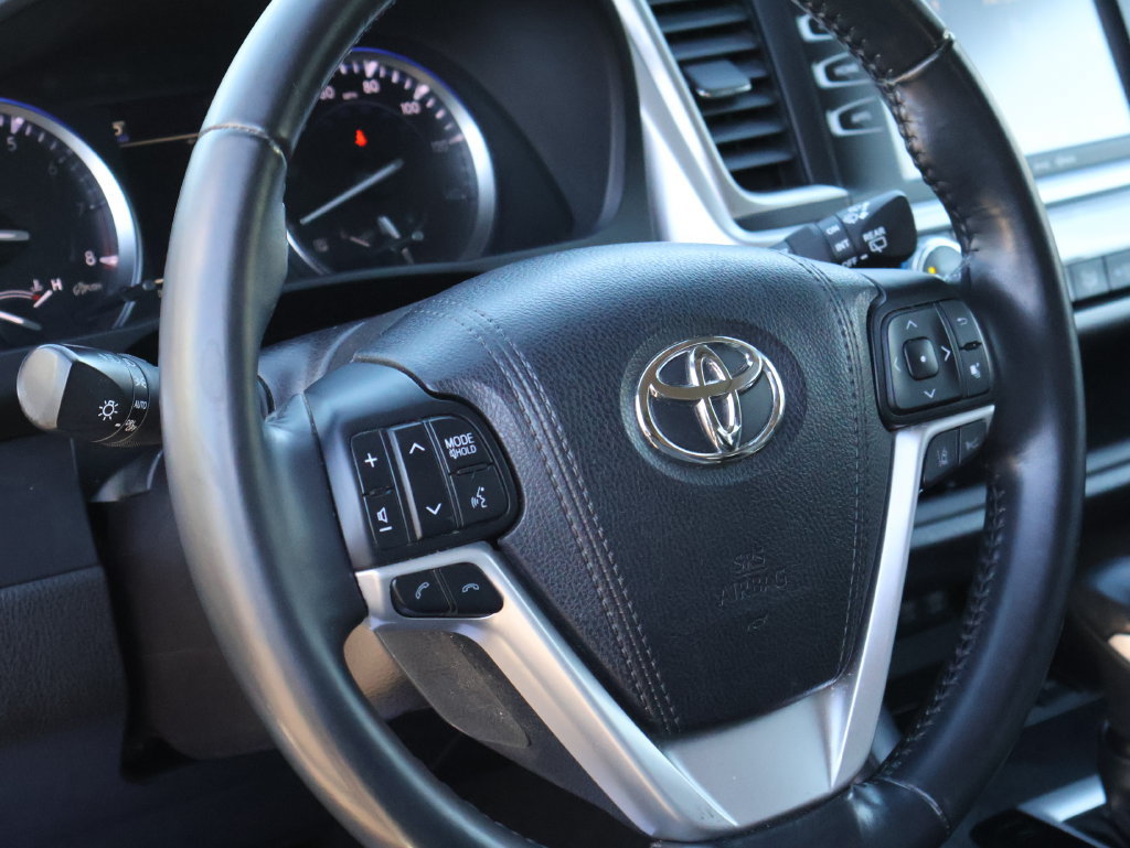Used 2017 Toyota Highlander SE AWD/4WD image 18