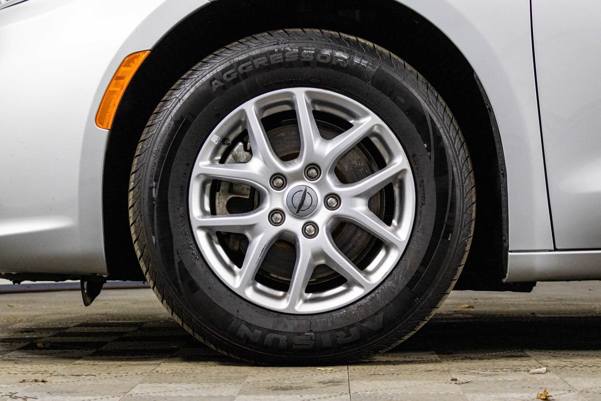 Used 2023 Chrysler Pacifica Touring-L image 42