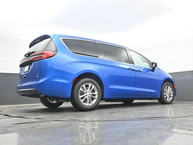 New 2027 Chrysler Pacifica Select AWD/4WD image 56