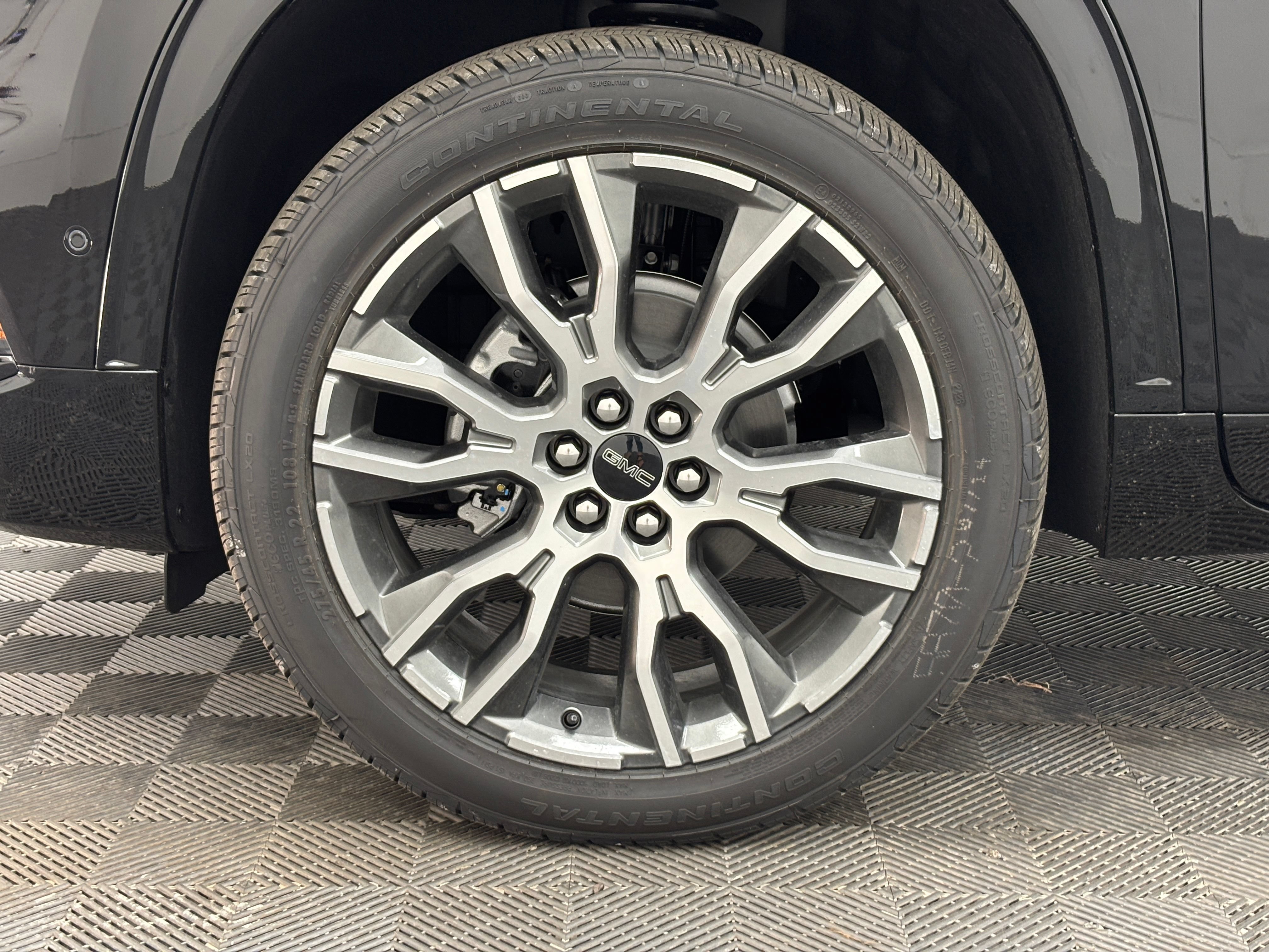 New 2026 GMC Acadia Denali Ultimate w/ LPO, Floor Liner Package AWD/4WD image 19
