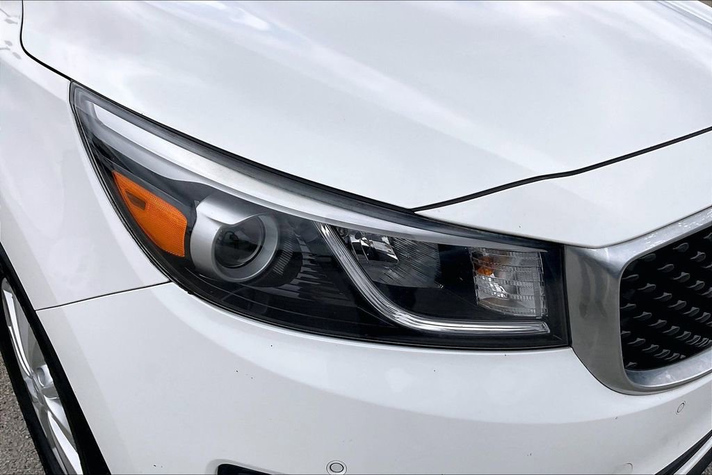 Used 2017 Kia Sedona LX w/ LX Essentials Premium Package FWD image 33