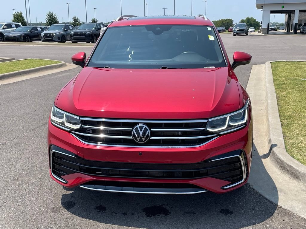 Used 2024 Volkswagen Tiguan SEL R-Line AWD/4WD image 2