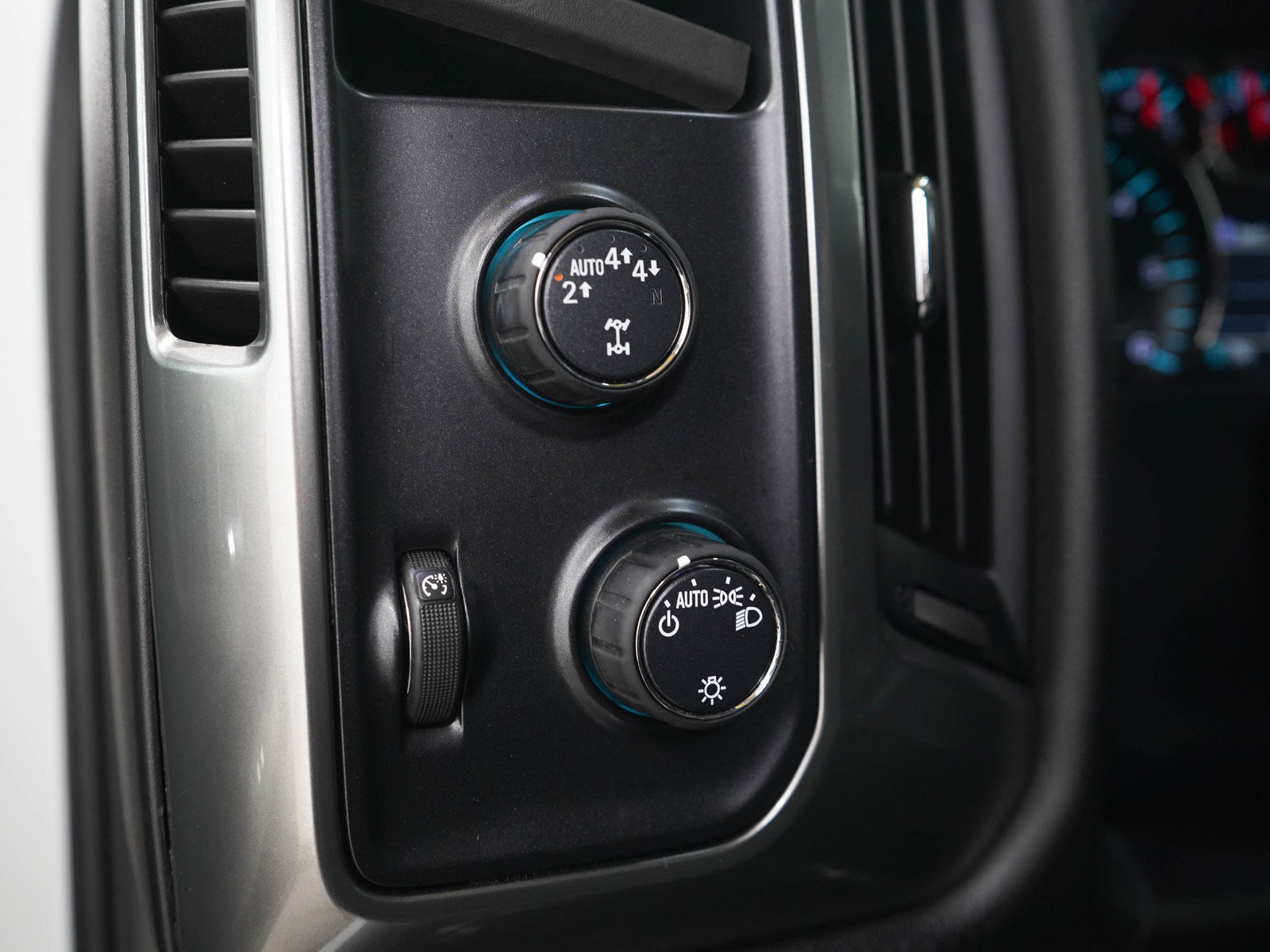 Used 2019 Chevrolet Silverado 1500 LT AWD/4WD image 24
